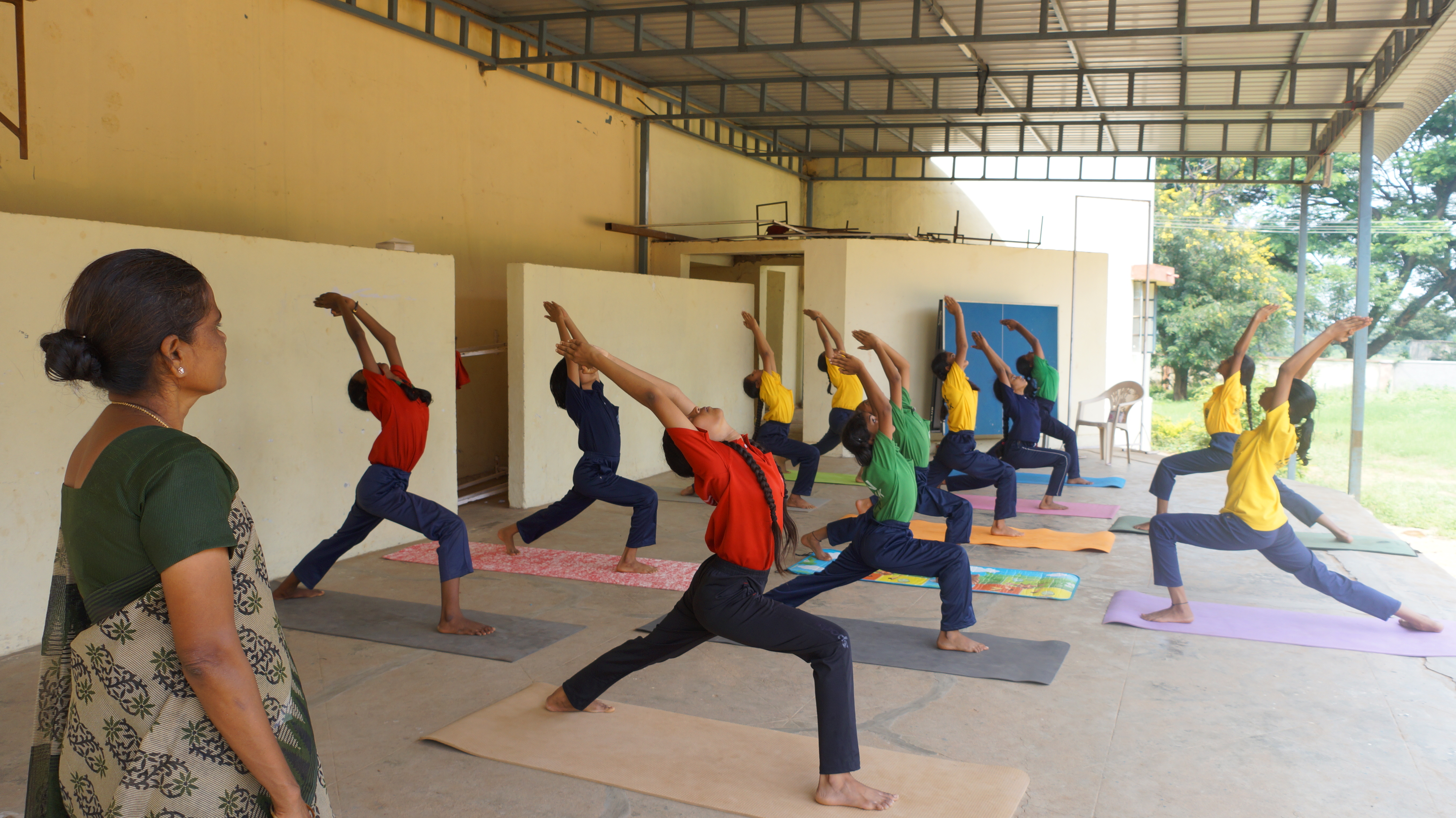 YOGA 