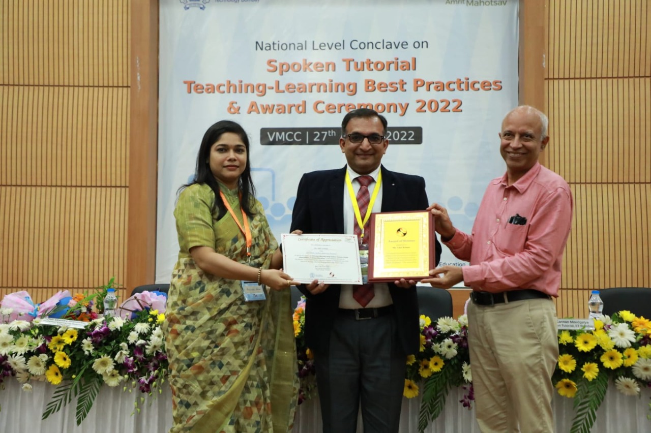 Spoken Tutorial National Academic Excellence Award 2022 at IIT Bombay. 